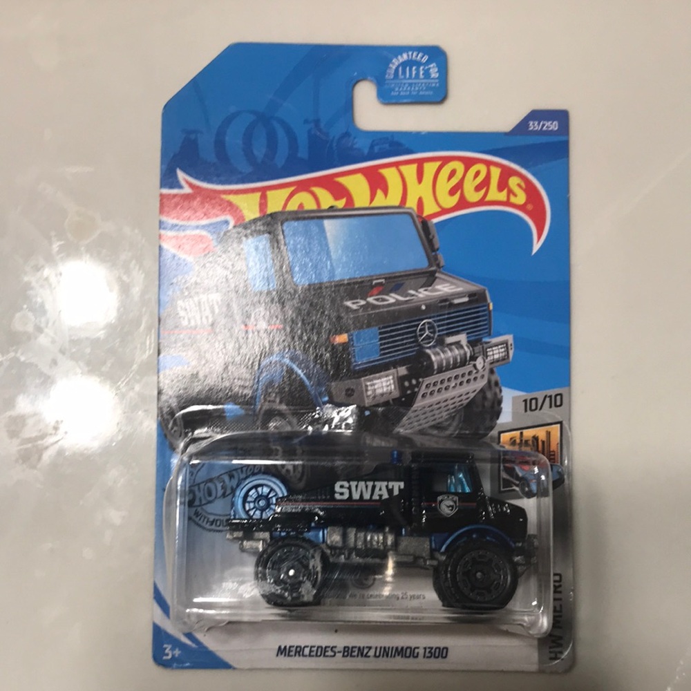 Rare 2020 Hot wheels treasure hunt Mercedes-Benz unimog 1300